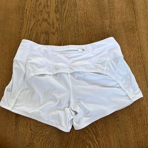 Lululemon 6 white shorts running lined
